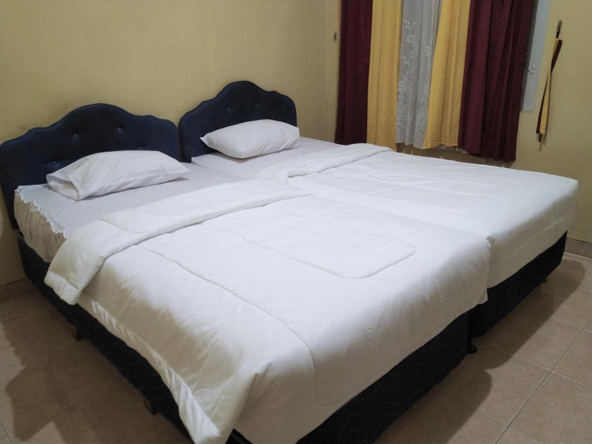 Hotel Pekalongan Syariah Mitra Reddoorz Exterior foto