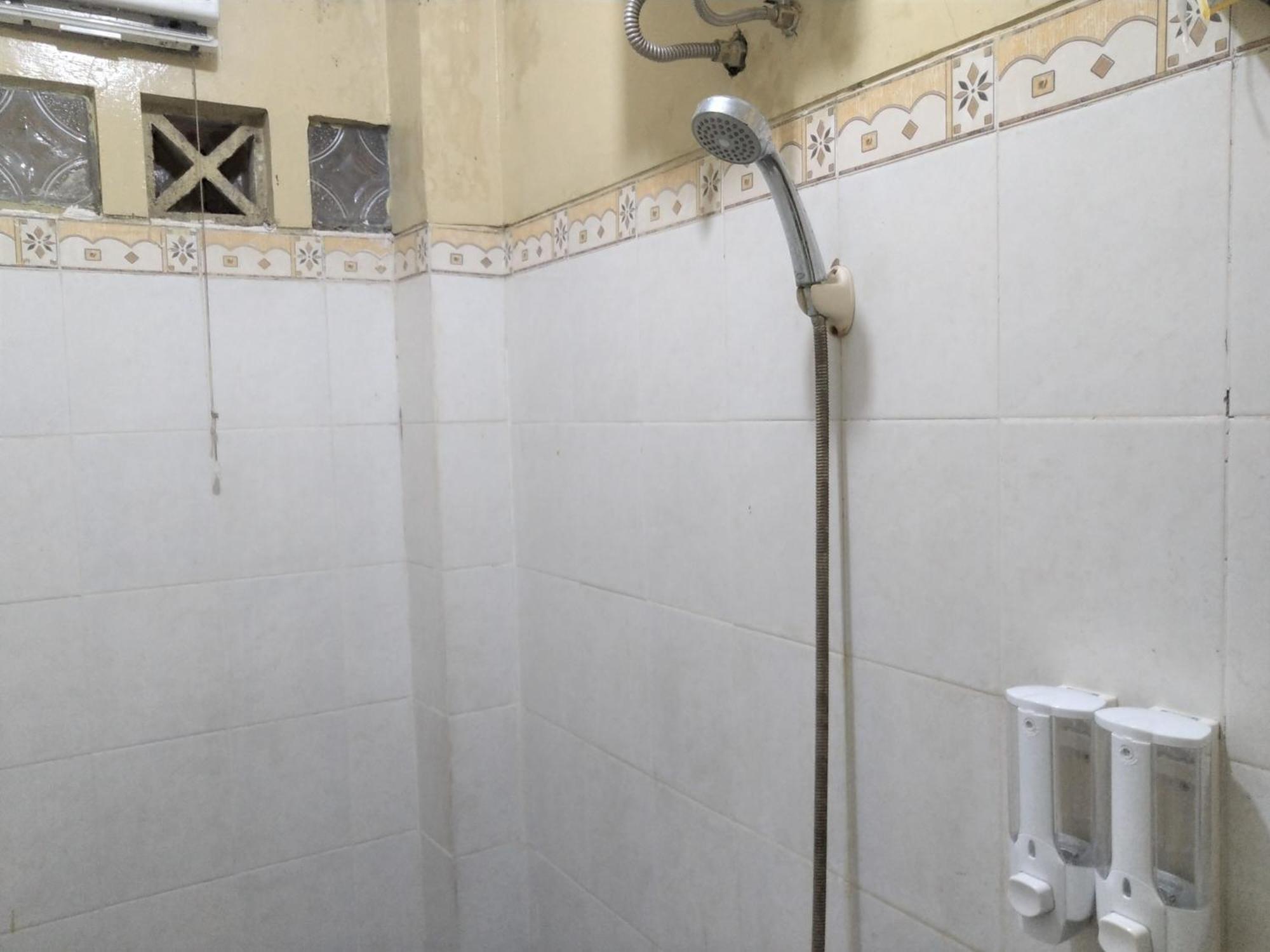 Hotel Pekalongan Syariah Mitra Reddoorz Habitación foto